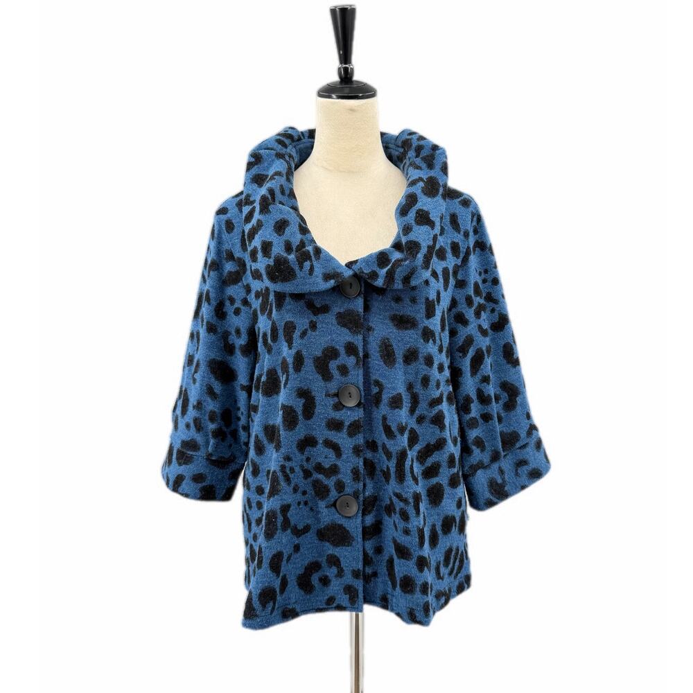 Damee, Inc. Blue & Black Animal Print Button Up Knit 3/4 Sleeve Collared Jacket